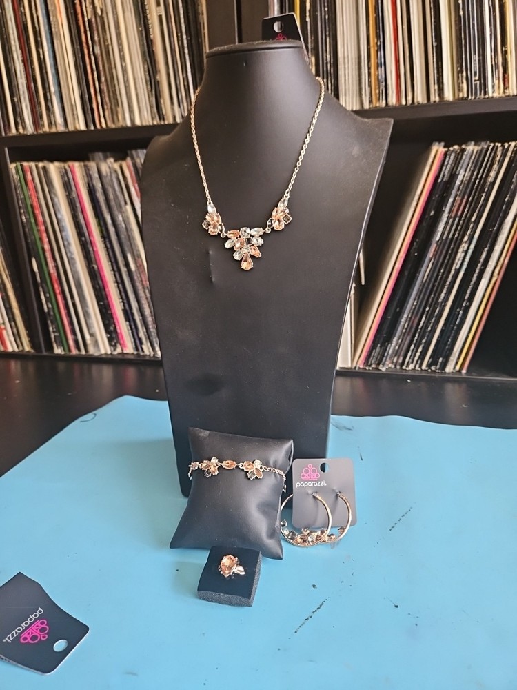 Paparazzi Fashion Fix Glimpses of Malibu Set GM-0422 Rose Gold Necklace Earrings