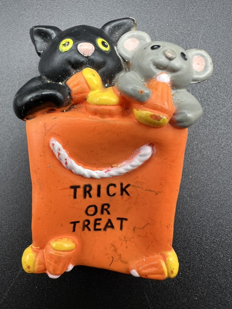 Easter Unlimited Halloween Trick or Treat Cat & Mouse Eating Candy Corn Pin