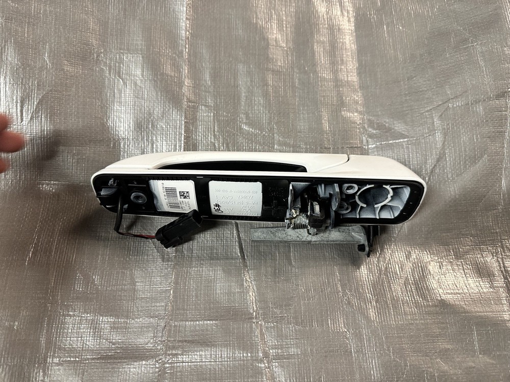 OEM MOPAR LEFT EXTERIOR DOOR HANDLE FOR 2013-2024 RAM 1500 2500 3500 1UJ81GW7AJ