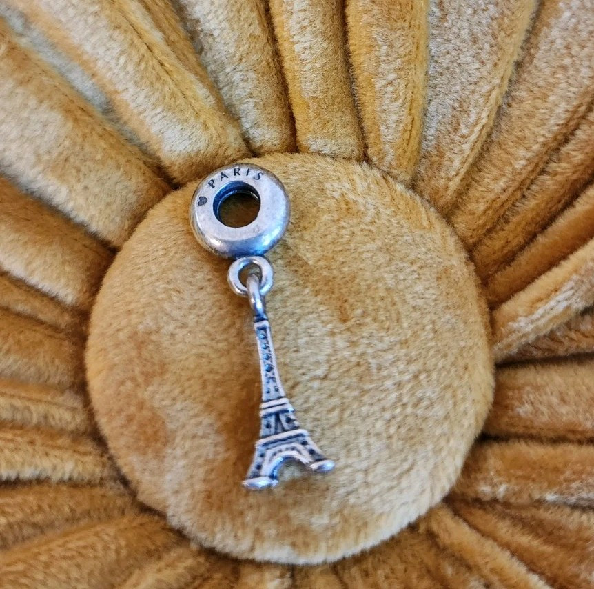 Authentic Pandora Paris Eiffel Tower Dangle Charm – Celebrate the City of Love with this Exquisite Travel-Inspired Jewelry Piece, Model 791082
