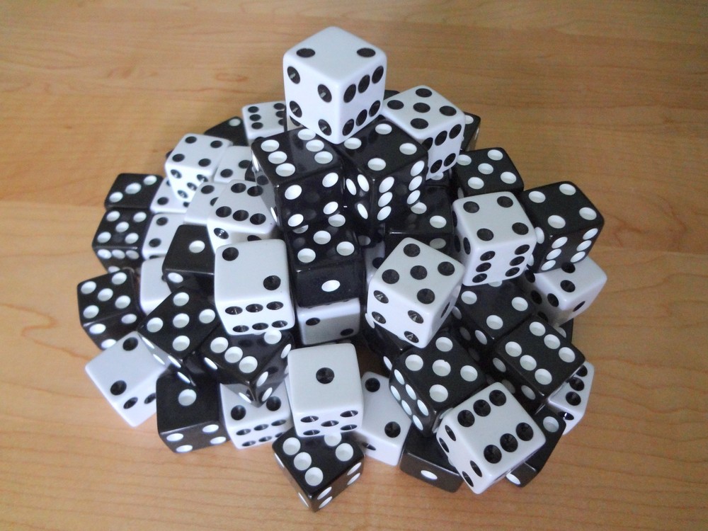 Lot of 100 Black and White  D6 Dice 16mm 16 mm Square Gaming Casino