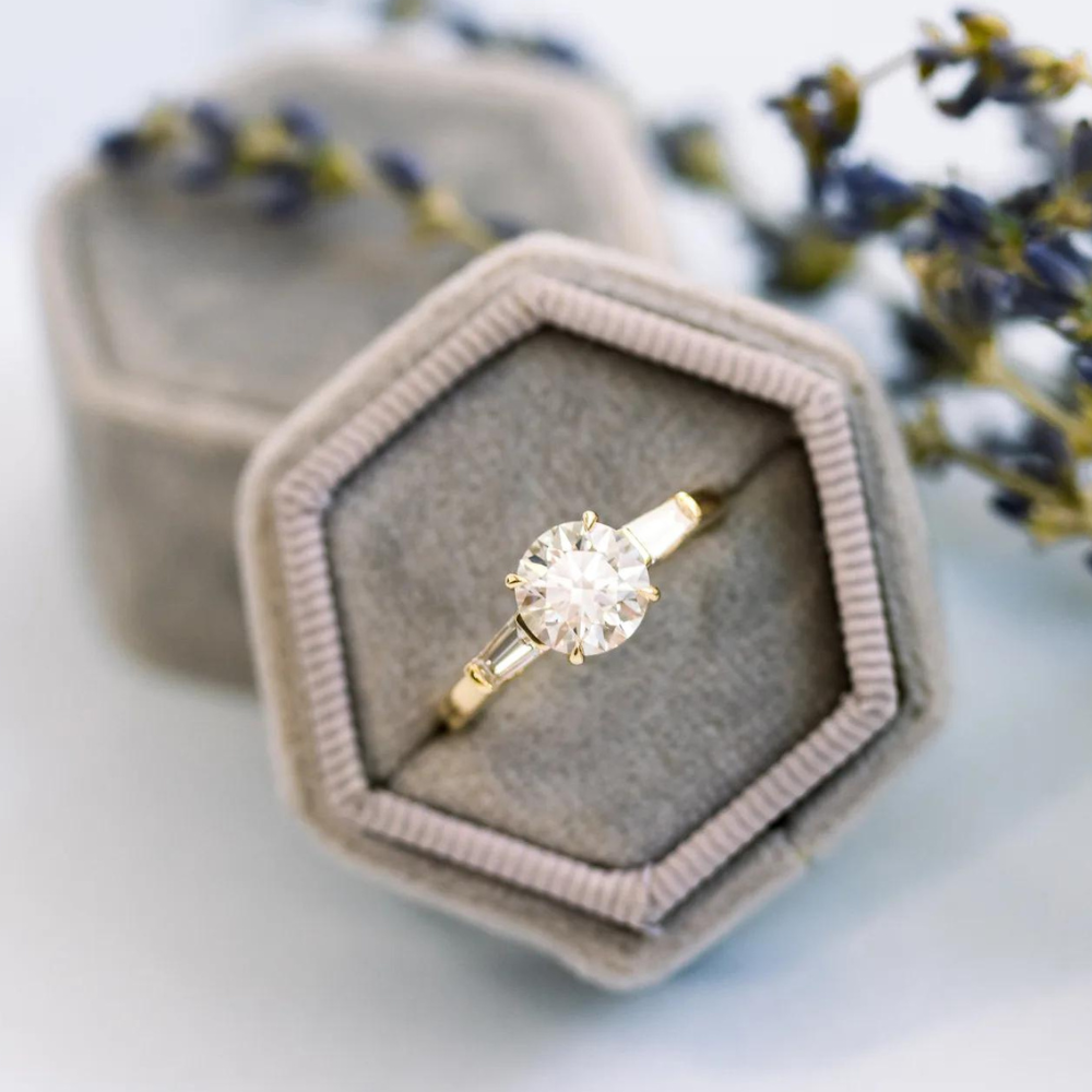 Women's IGI Lab Grown Diamond 3.20ct Round Size 18k Yellow Gold Ring...