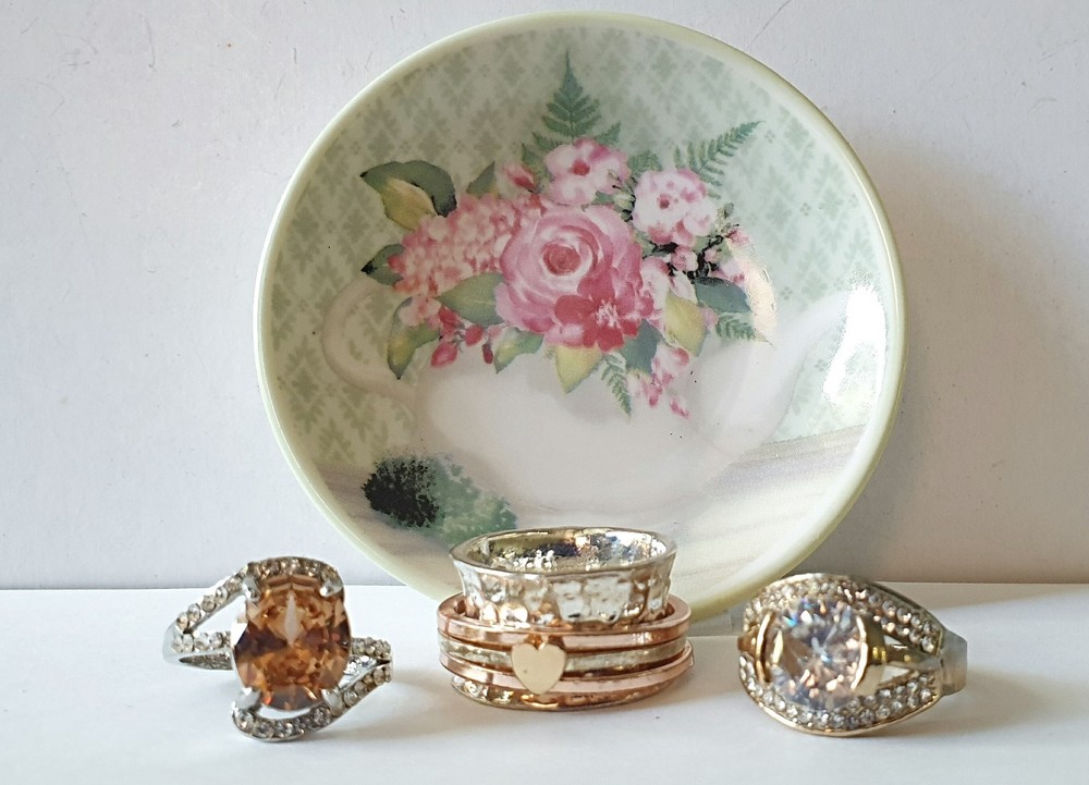 Pretty Sz9 Ring Lot Clear/Peach Crystal/Silver Tone w/Floral Teapot Trinket Dish