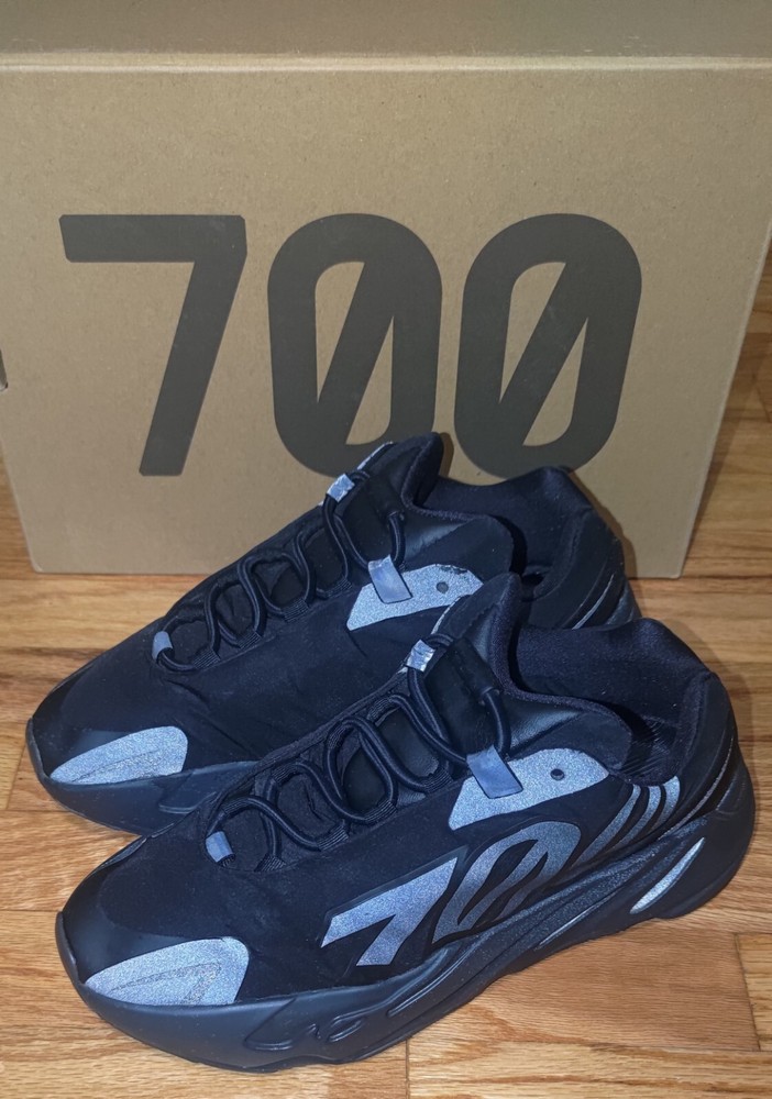 Adidas Yeezy 700 MNVN Triple Black FV4440 US 8 Men *PRE-OWNED w/ BOX*