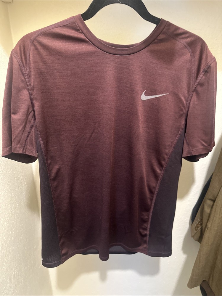 Nike Dri-FIT Men’s Athletic Shirt Short Sleeve Burgundy Running Training Top