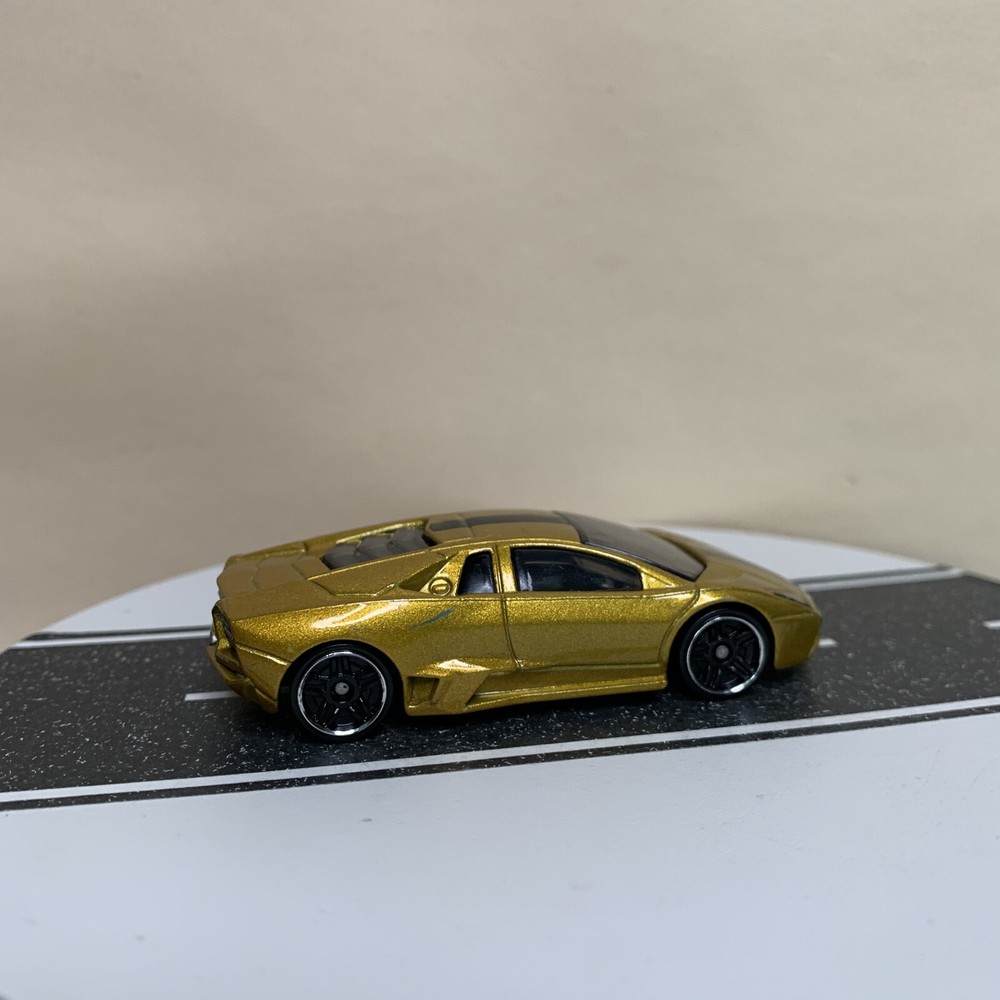 2013 Hot Wheels World Race Gold Lamborghini Reventon w Black PR5 As-Is