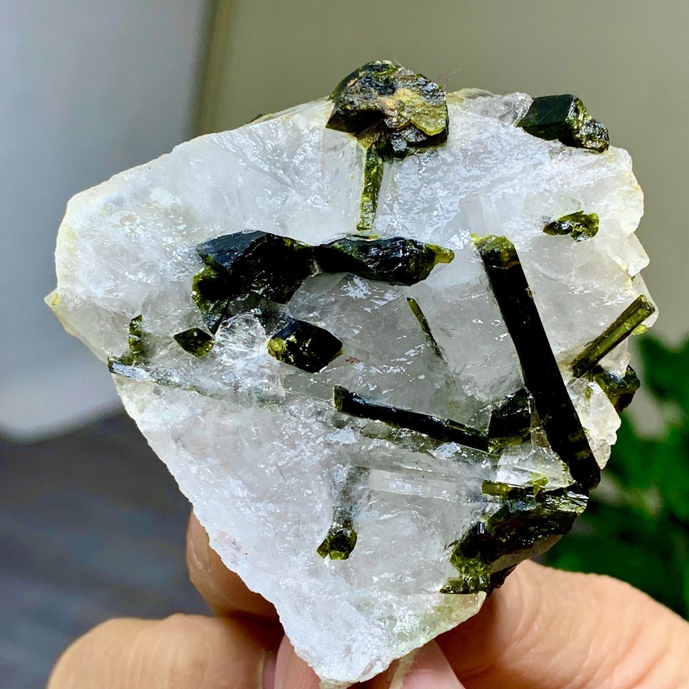 131G Rare!! Natural green tourmaline quartz crystal cluster mineral specimen