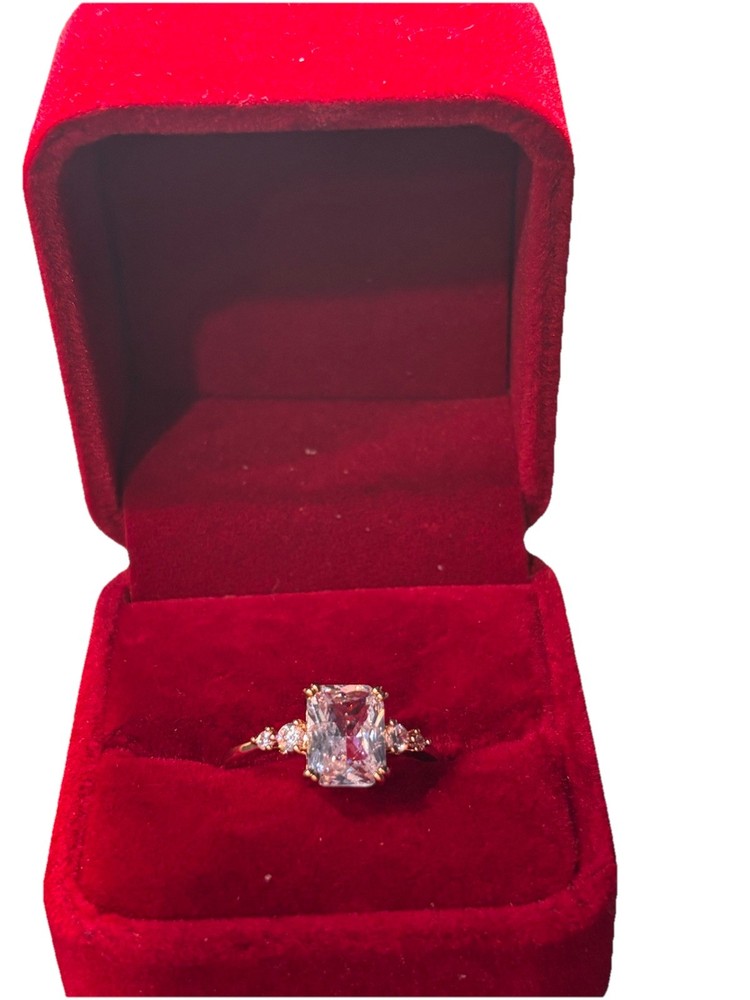 Yellow Gold Ring Emerald Diamond Clear Stone Size 7 Red Jewelry Box 14k Prong