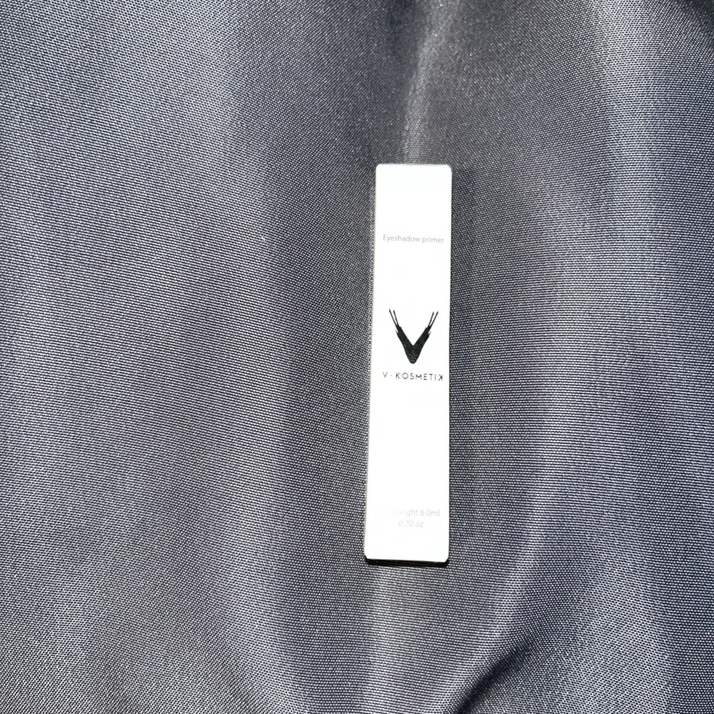 V KOSMETIK Eyeshadow Primer .20 Oz.  Shade Light Medium Brand New In Box