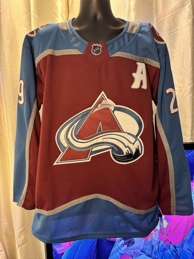 Colorado Avalanche Home Jersey Nathan MacKinnon #29 NHL - NWT - Size: Large