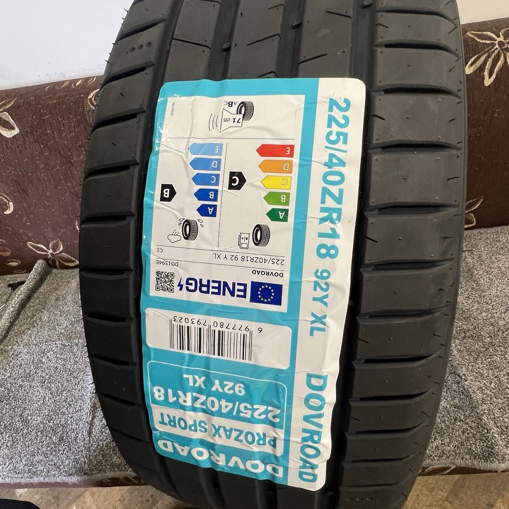 225/40R18