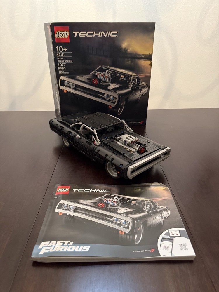 LEGO TECHNIC: Dom's Dodge Charger (42111)