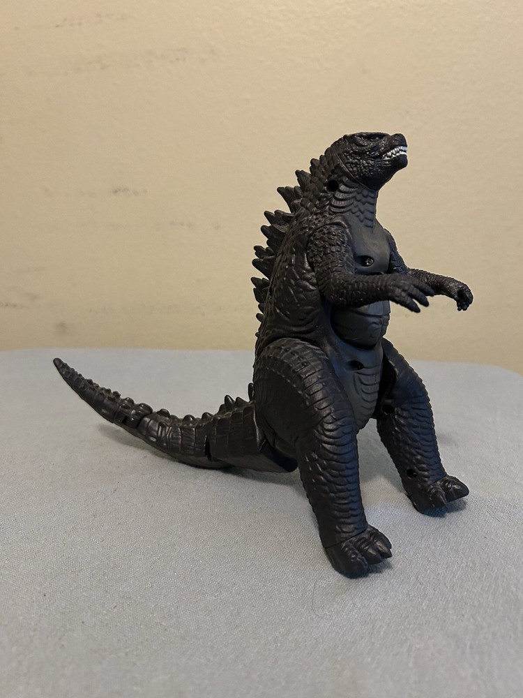 Bandai Toho 2014 Godzilla 7-Inch Tail Strike Action Figure with Swinging Tail
