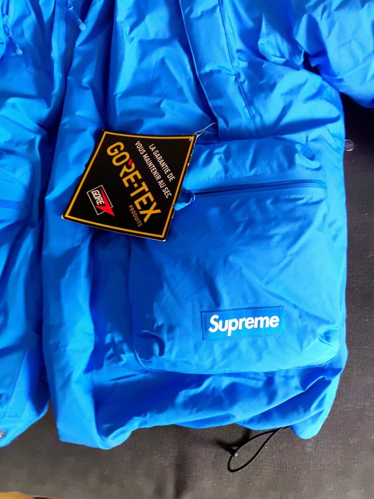 Supreme GORE-TEX 700-Fill Down Parka/Blue Size: Large