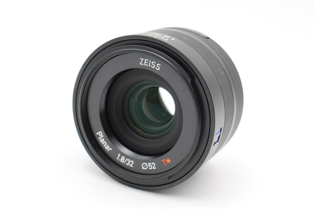 Mint Carl Zeiss Planar Touit 32mm f1.8 Fuji X Mount Lens from Japan #12695