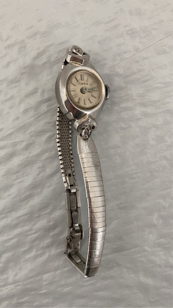 Vintage SS Timex Ladies Watch Women’s Jewelry Timepiece Silver Stainless Steel