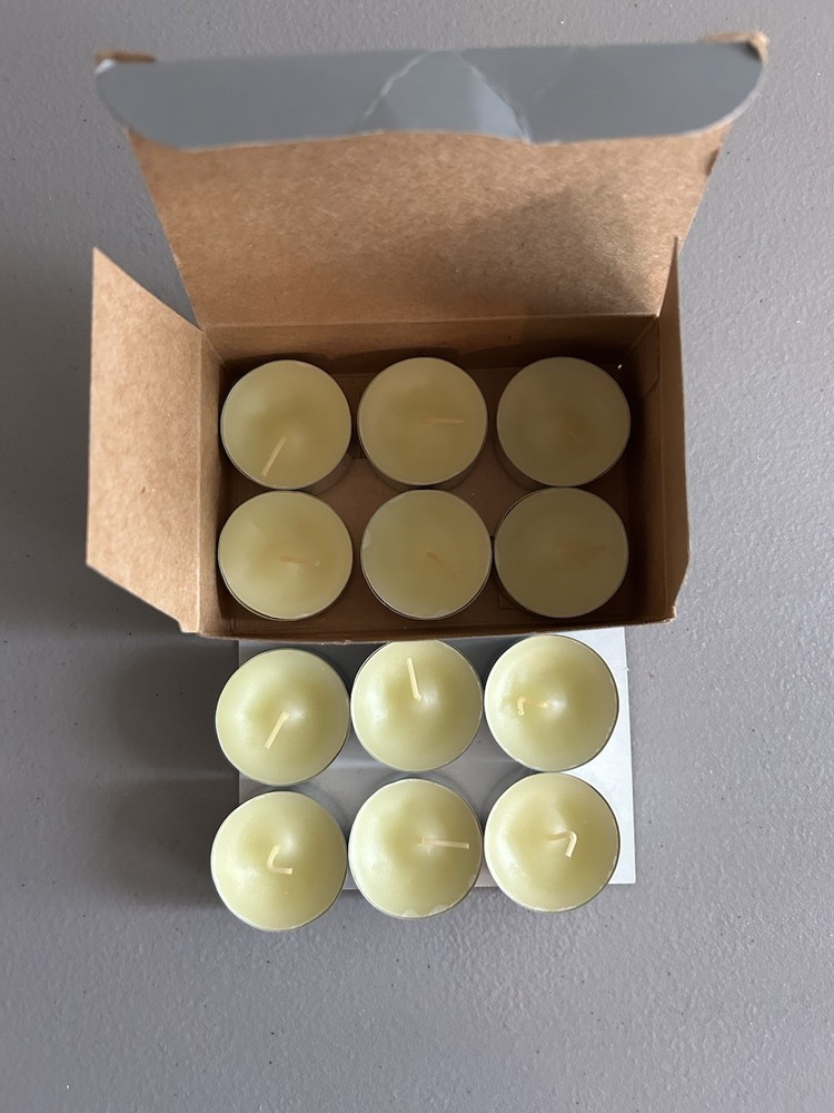 Colonial Yellow Pear Scented Tea Lights Box of 12 V0216