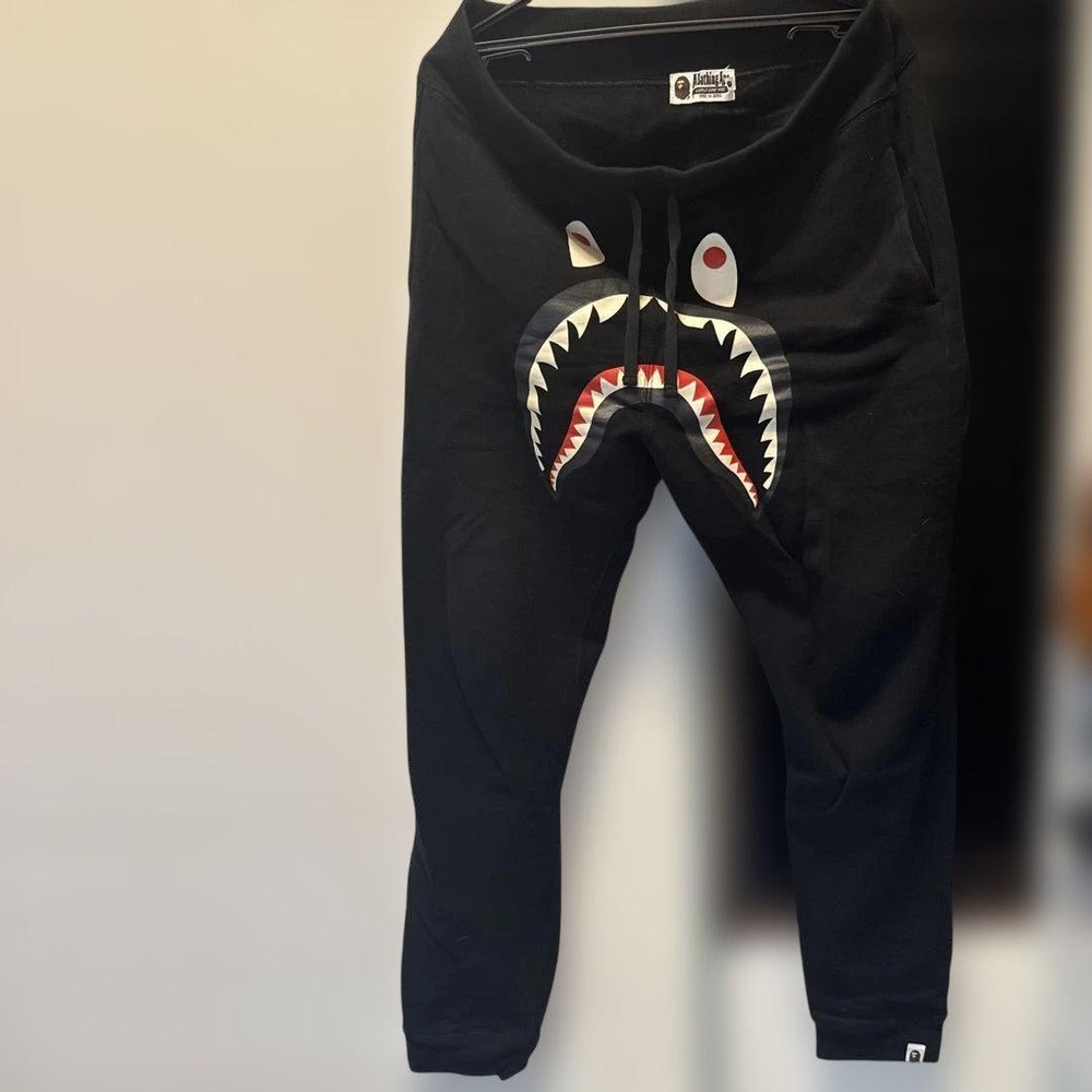 Used Shark Print Sweatpants Black Fleece Lined Size M 10A85