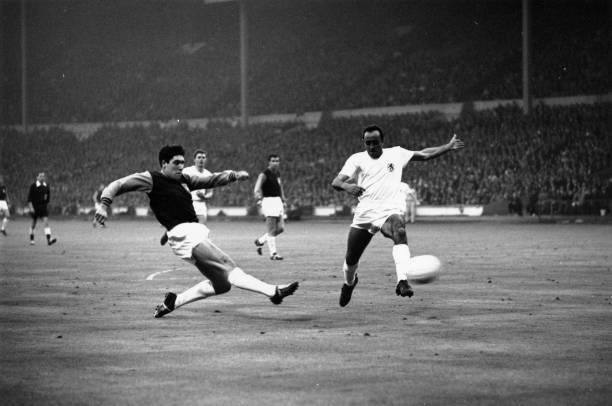 1965 West Ham Player Alan Sealey Scores The First Goals Football Old Photo