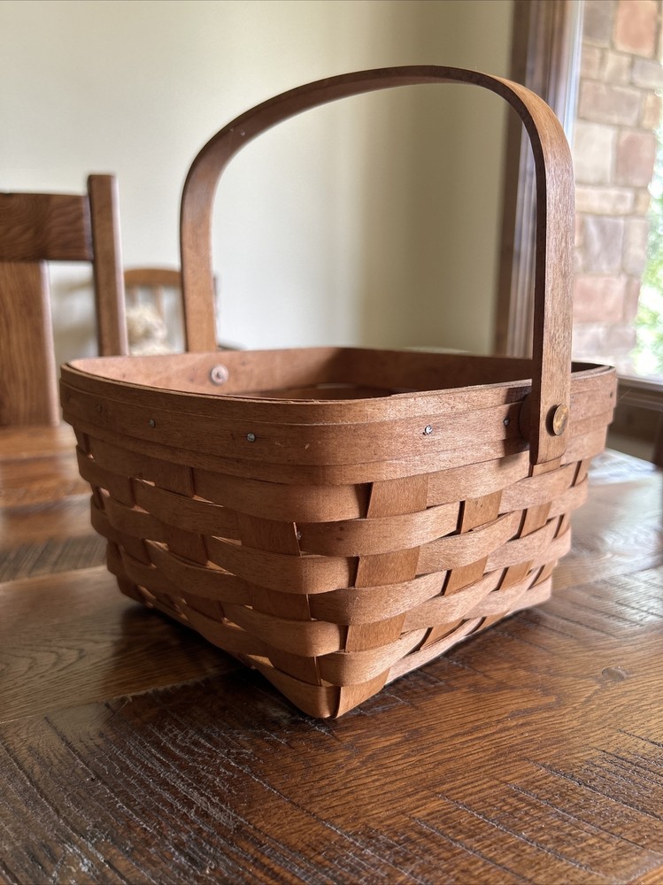 Longaberger 1993 Handwoven Berry Basket w/Swinging Handle  8.5”x 8 .5”x 5”
