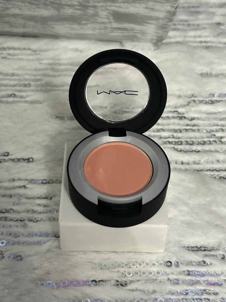 Mac Powder Kiss Eye Shadow Strike A Pose