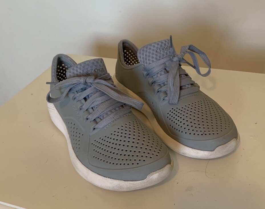 Crocs Literide Pacer Men’s Size M6 Gray/White Sneakers EUC