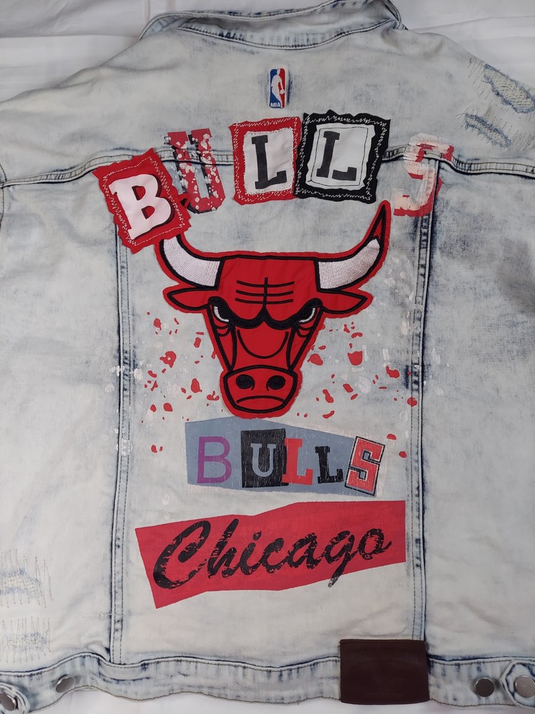 Chicago Bulls NBA Men's XXL  Destressed Acid Washed Denim Jacket FISLL Splatter