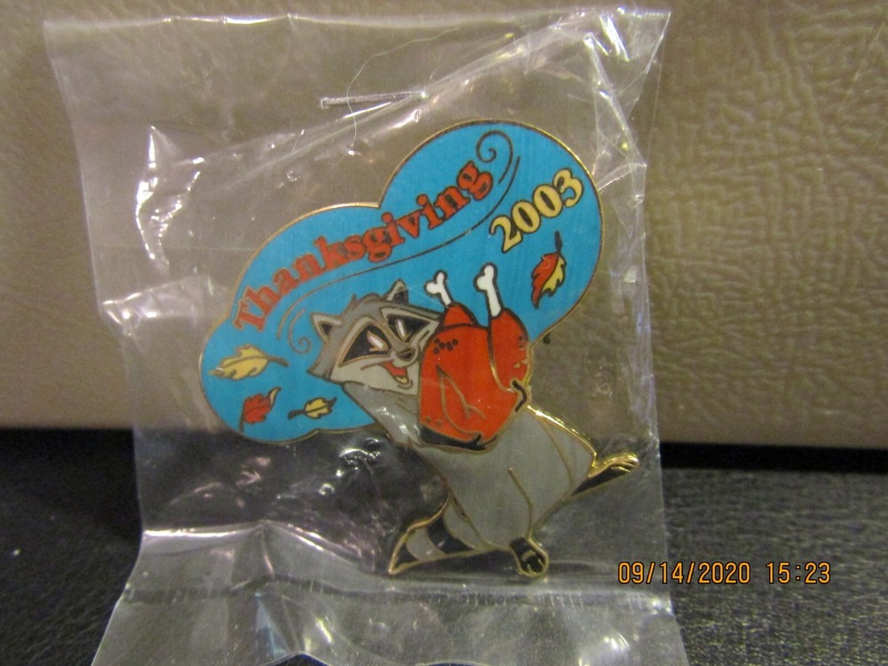 10 DLR Cast Member Thanksgiving Meeko Pins 2003 Work Day Gift Set-image