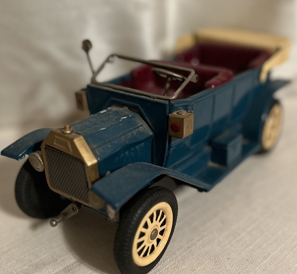 Vintage 1908 Ford Model T  Toy Tin Friction Car