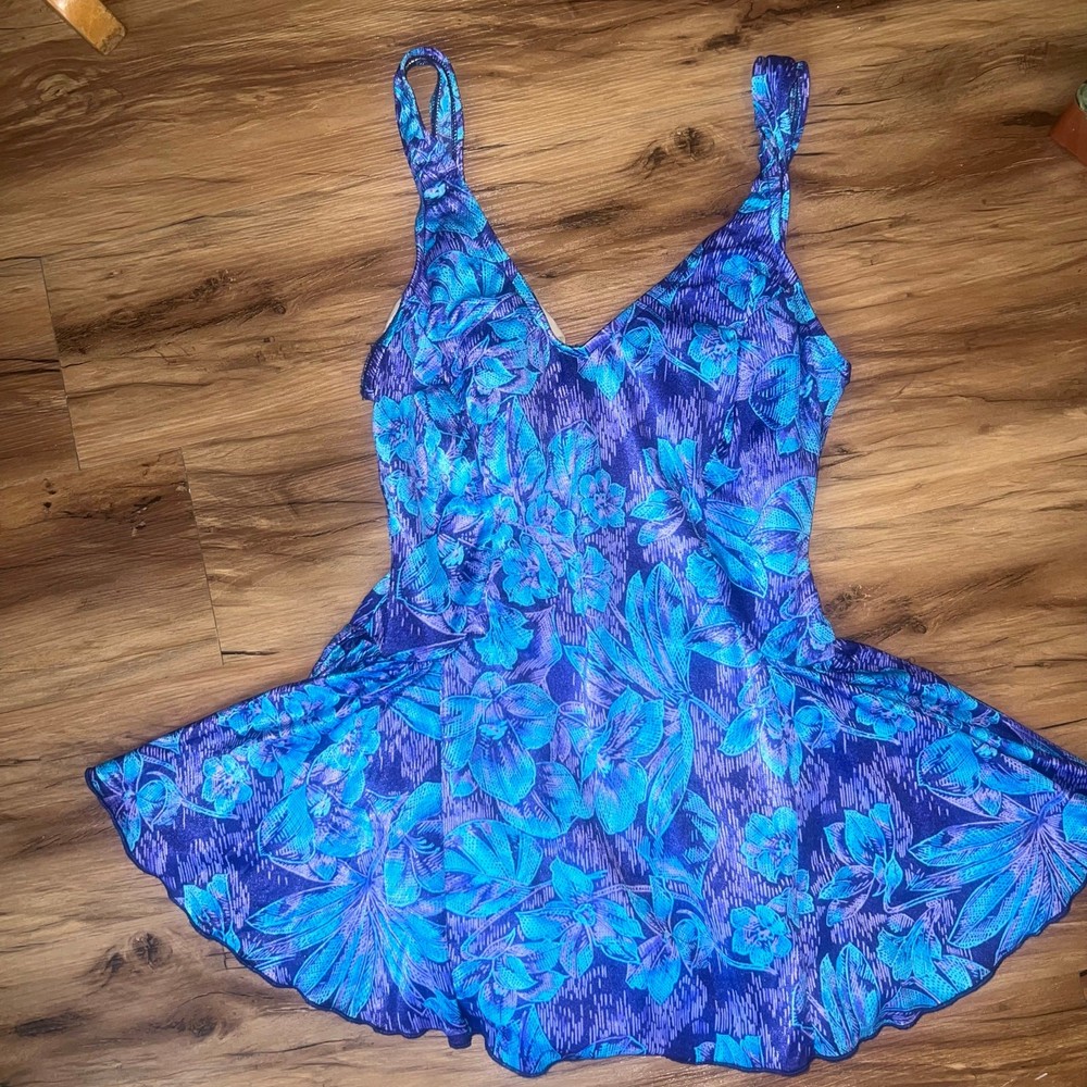 Flattering Blue Purple Floral Vintage One Piece Skirted Swim Suit Size 12