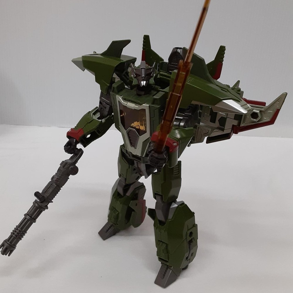 Takara Tomy Skyquake Transformers Action Figure with Trans Forming Feature