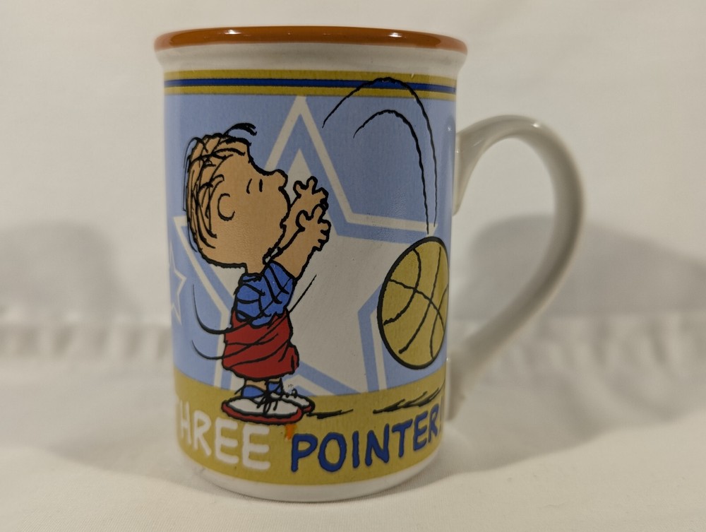 Gibson Peanuts Linus Basketball Three Pointer 12oz Ceramic Coffee Mug