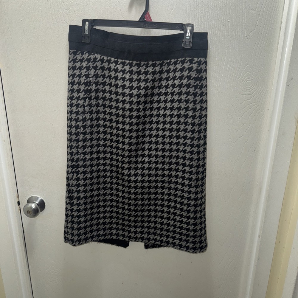 Vintage Women’s DKNY size 6 Gray/black Houndstooth Print Pencil Skirt  100% Wool