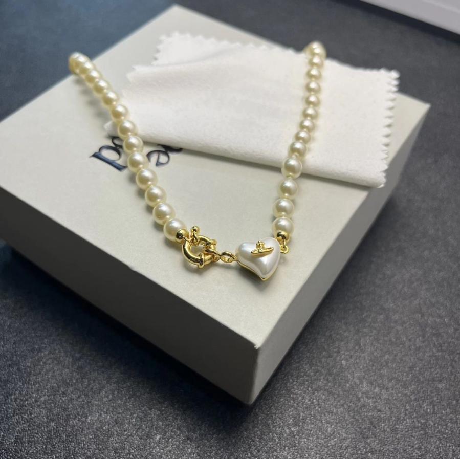 Vivienne Westwood -Pearl Heart Necklace