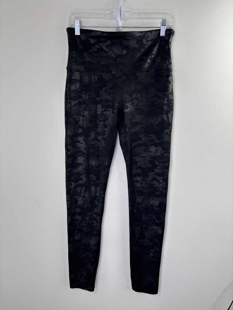 Spanx Leggings By Sara Blakely Size X-Large Black Camo Glossy 28x26