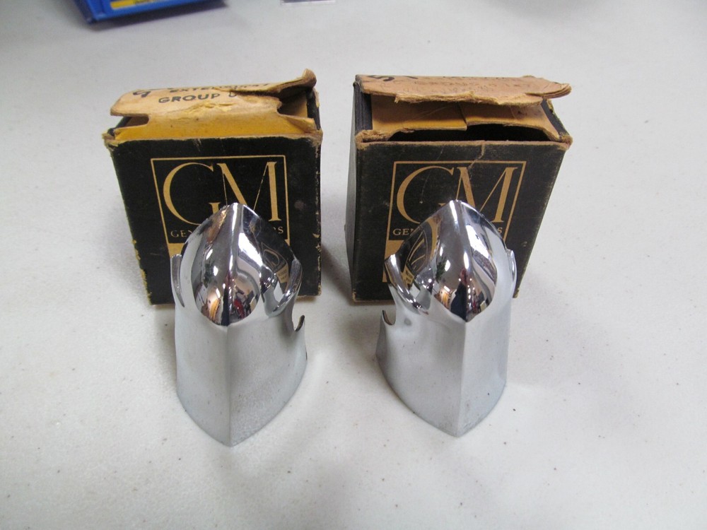 1959 Oldsmobile 88 Super 88 NOS GM Front Fender Tip Molding Trim Set # 576620/1