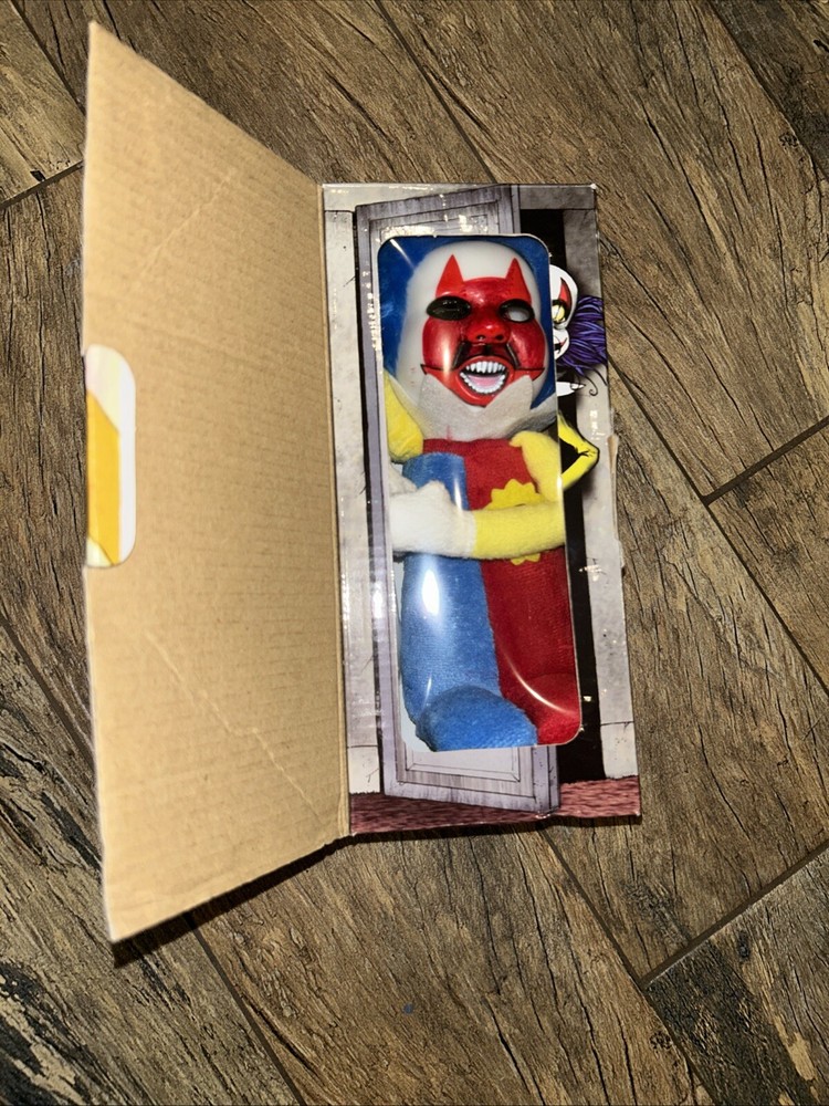 Clown In The Closet, Light Activated Prank With Flashing Eyes & Evil Laugh