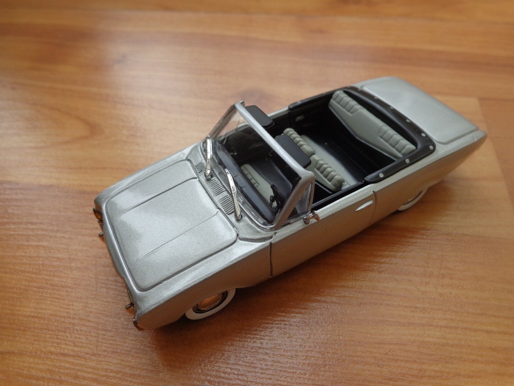 CORGI SOLIDO 1/43 CLASSIC 1960 FORD TAUNUS DIECAST MODEL CAR