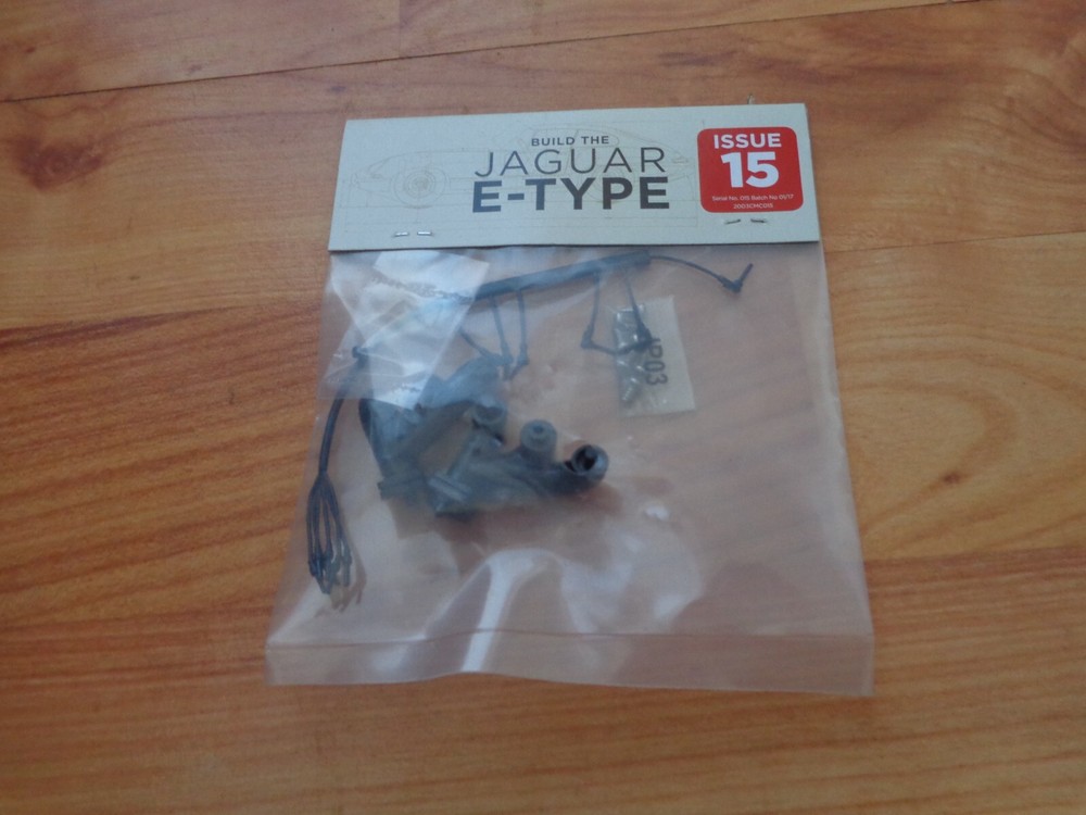 1/8 DEAGOSTINI BUILD YOUR OWN THE JAGUAR E-TYPE CAR ISSUE 15 PART