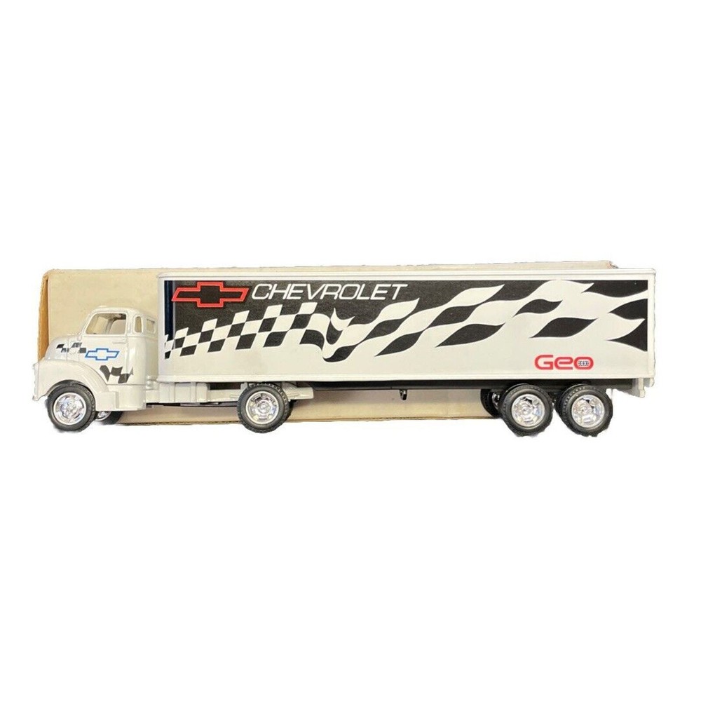 Ertl Chevrolet Chevy Geo #9048 1:64 Die Cast Tractor Trailer Coin Bank
