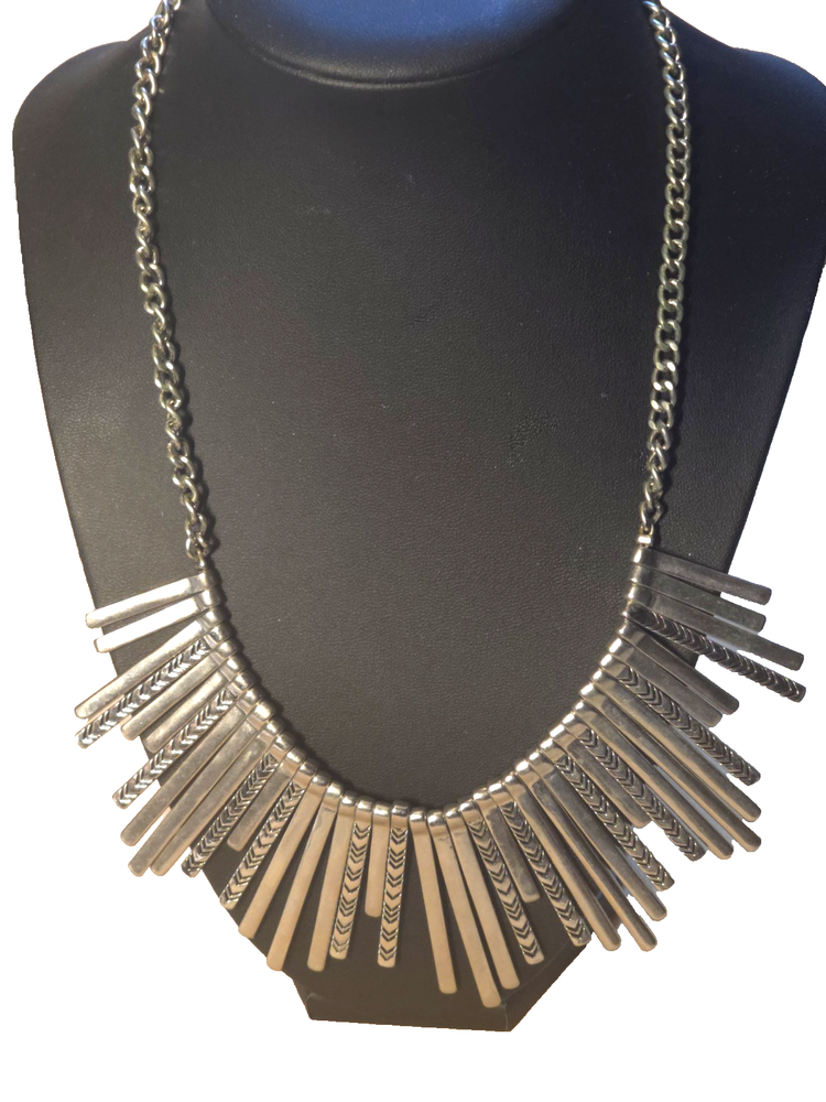Vintage-inspired Park Lane silver tone dangle fringe bib necklace 16 inch