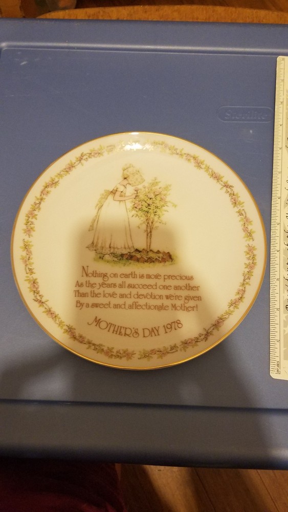 Mother’s Day 1978 Vintage Holly Hobbie Collectors Plate Commemorative Edition-image