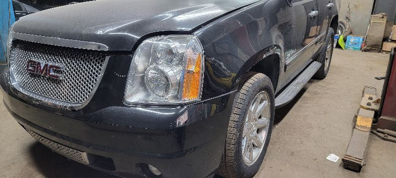 12-14 GMC Yukon Denali Passenger Right Tail Light Lamp Lens