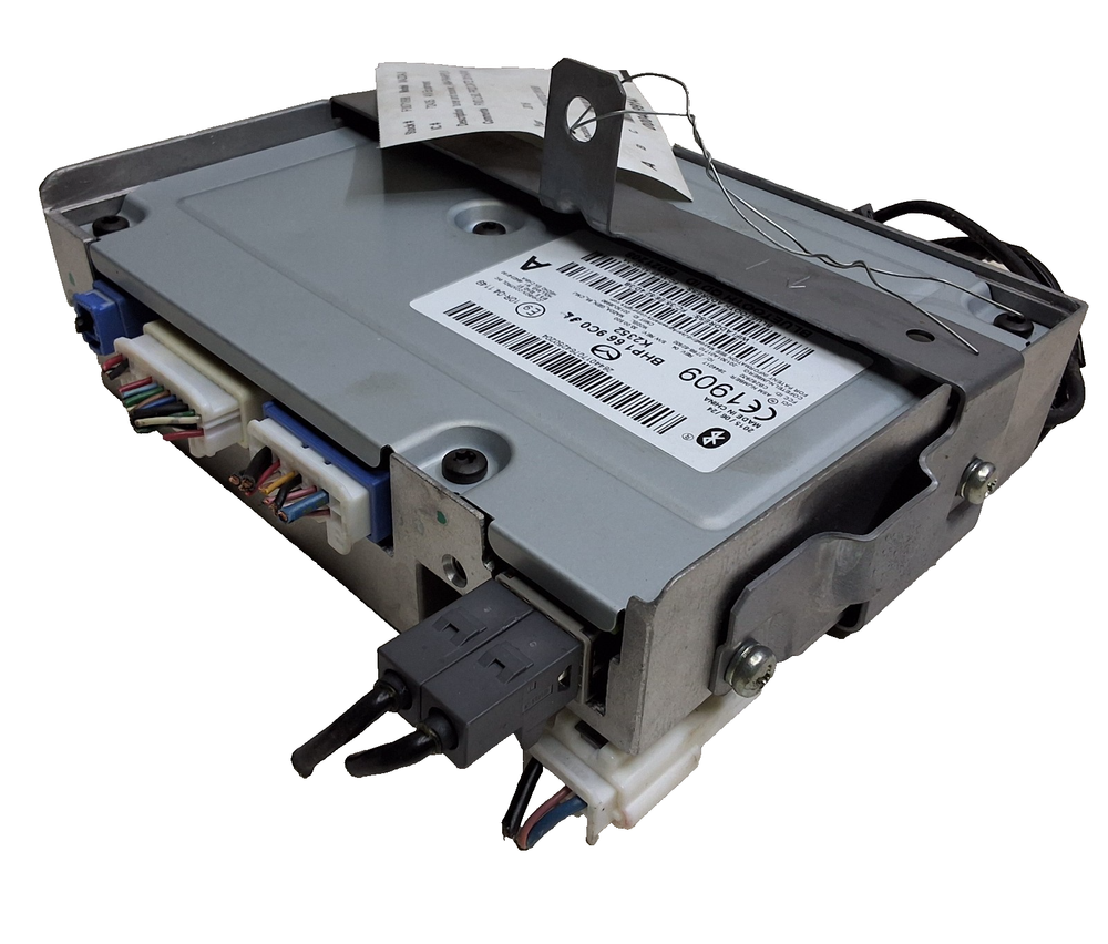 14 15 16 Mazda 3 AM/FM tuner and receiver 9 speaker system BHP1-66-9C0