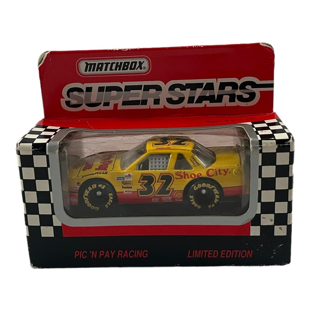 1993 Matchbox Superstars 1:64 Scale #32 Shoe City Diecast Car