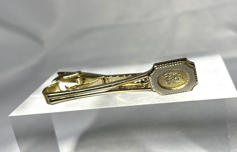 Exclusive Gold Vintage Burberry Night Horse Large Logo Tie Pin Bar Clip
