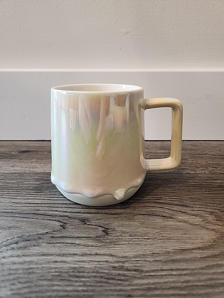 Starbucks 2019 White Pearl Iridescent Rainbow Drip Holiday Mug 12 oz Coffee Cup  