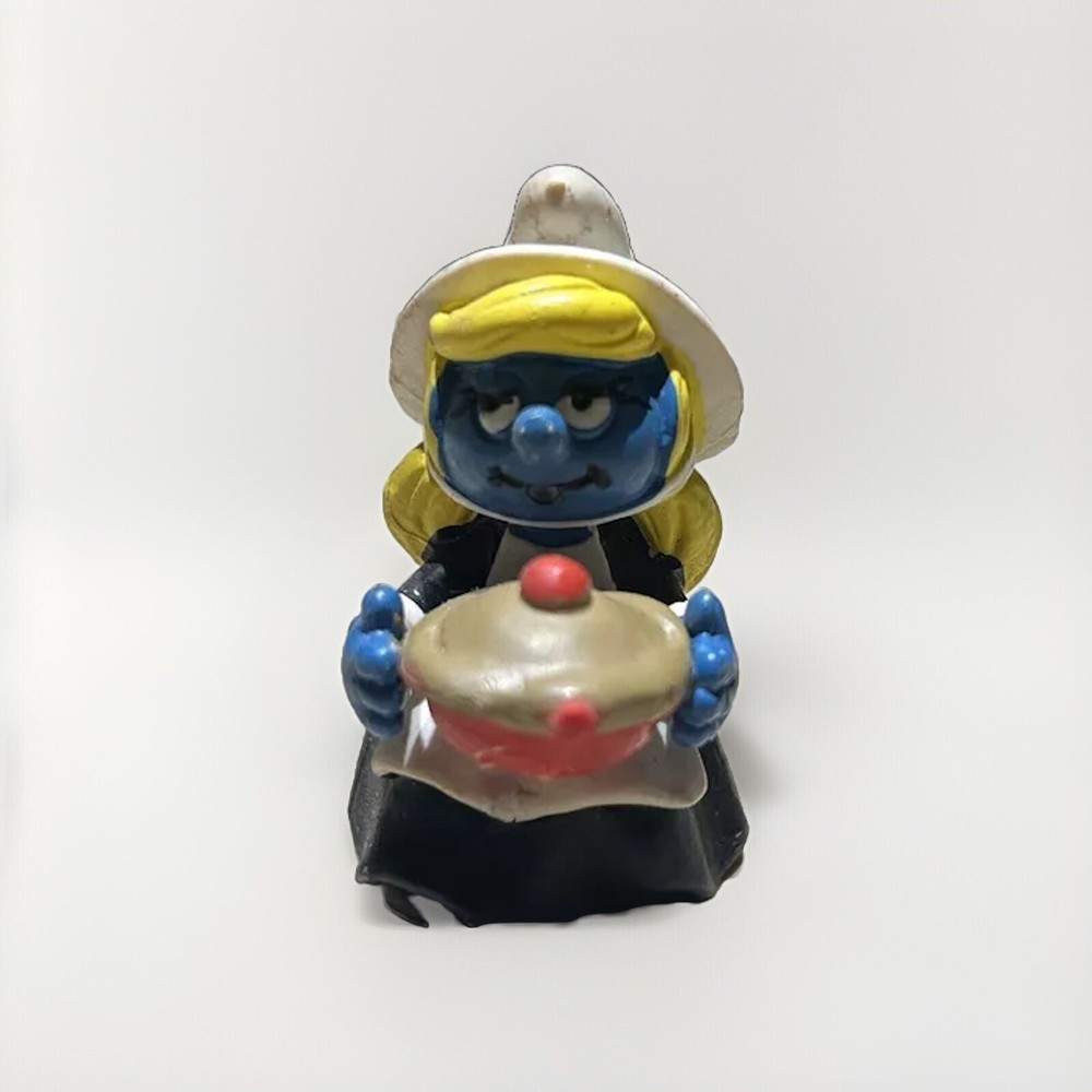 Vintage 1982 Schleich Smurfs FEMALE SMURFETTE PILGRIM WITH PIE Smurf Toy