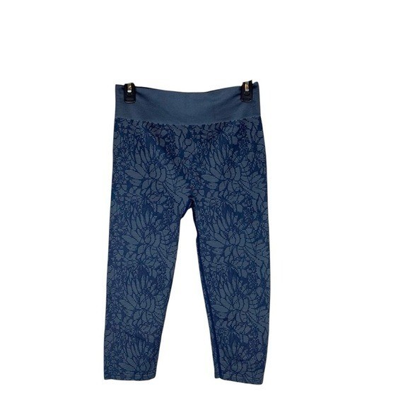 Fabletics Navy Print Seamless Capri Leggings in Size Small