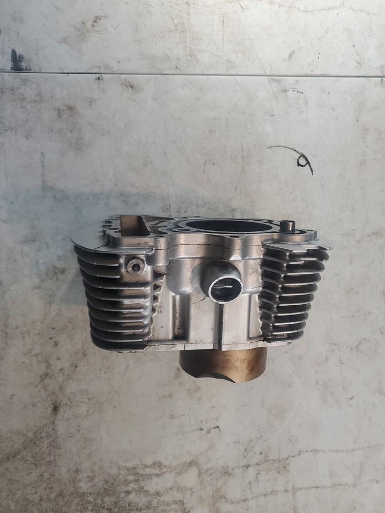 2004 HONDA VT1100C2 VT1100 VT 1100 C2 SHADOW FRONT CYLINDER JUG